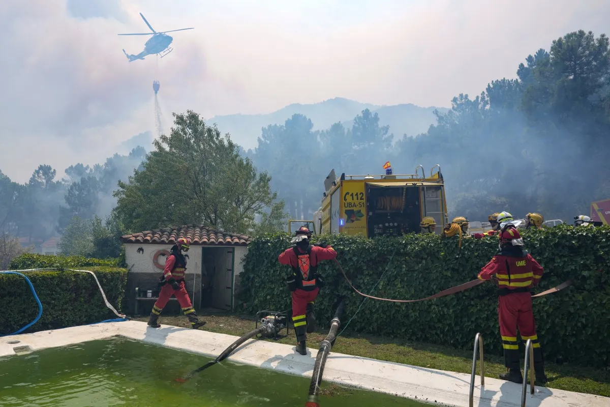Incendios que arrasan España y Francia fuerzan evacuación de 270 mil personas