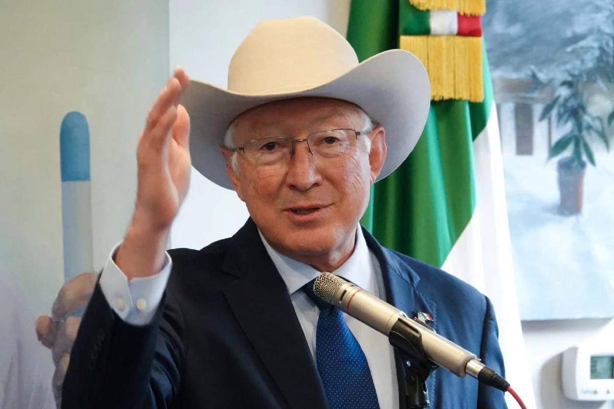 Ken Salazar versión El Mayo