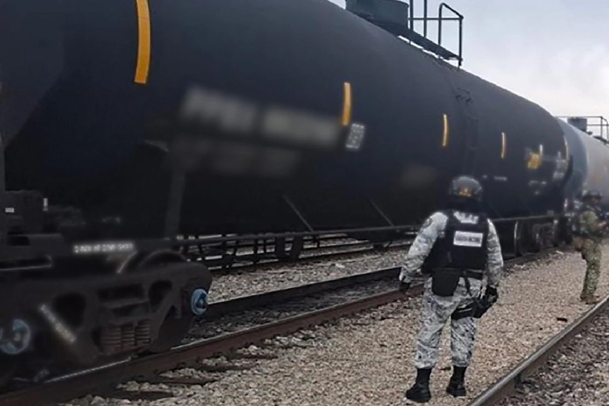 Ferrotanque con combustibel asegurado 