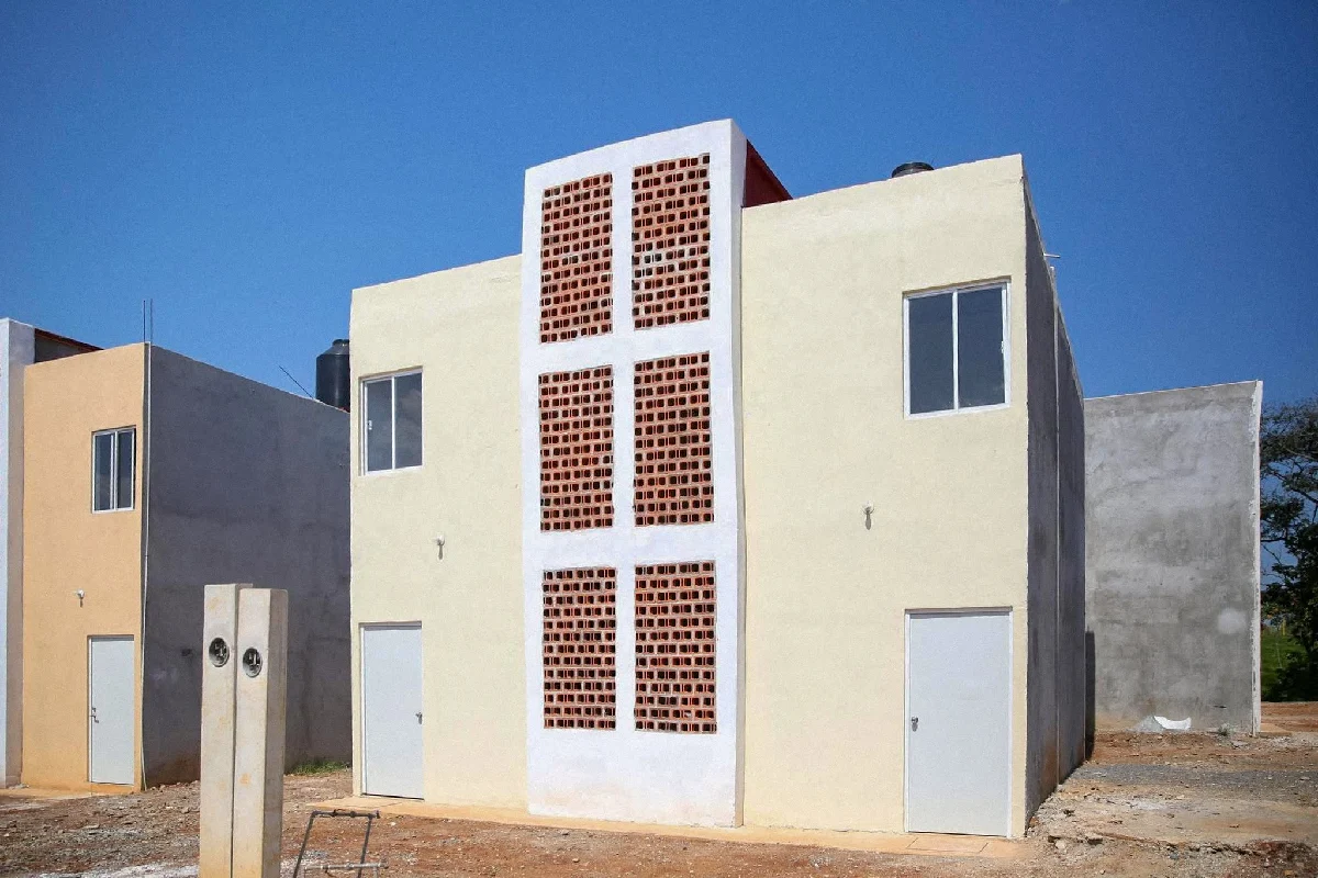 Edificio de dos plantas construido por la COnavi 