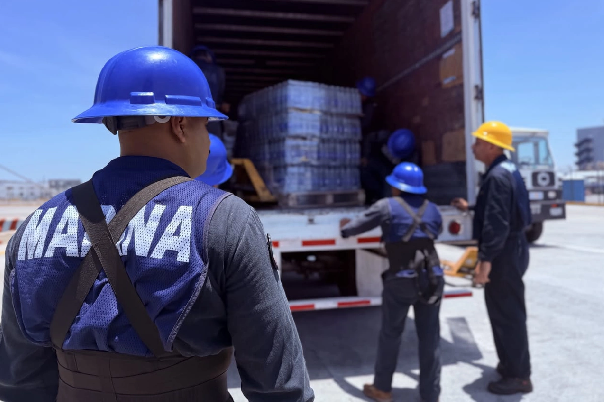 Zarpan dos buques de México con víveres, medicamentos y plantas potabilizadoras para Venezuela