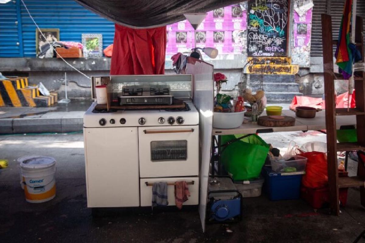 Varios de los afectados terminan con sus cosas en la calle