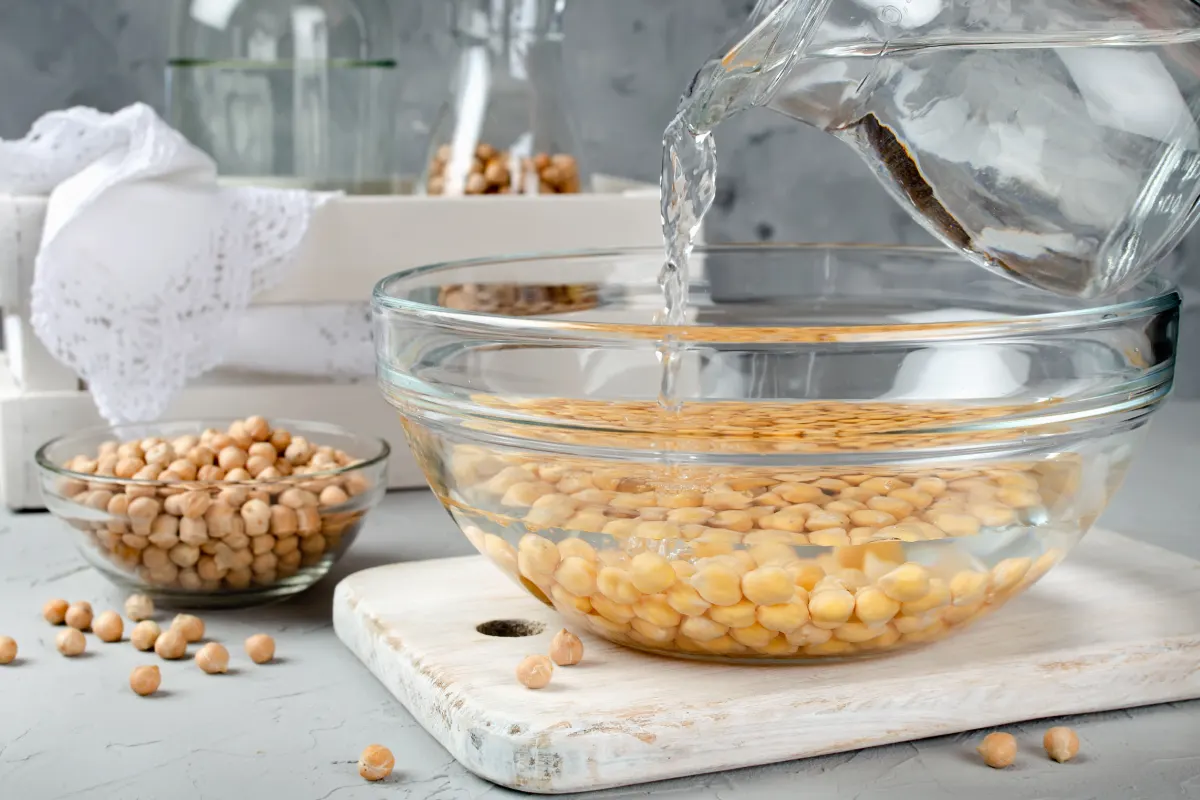 Garbanzos remojados en agua