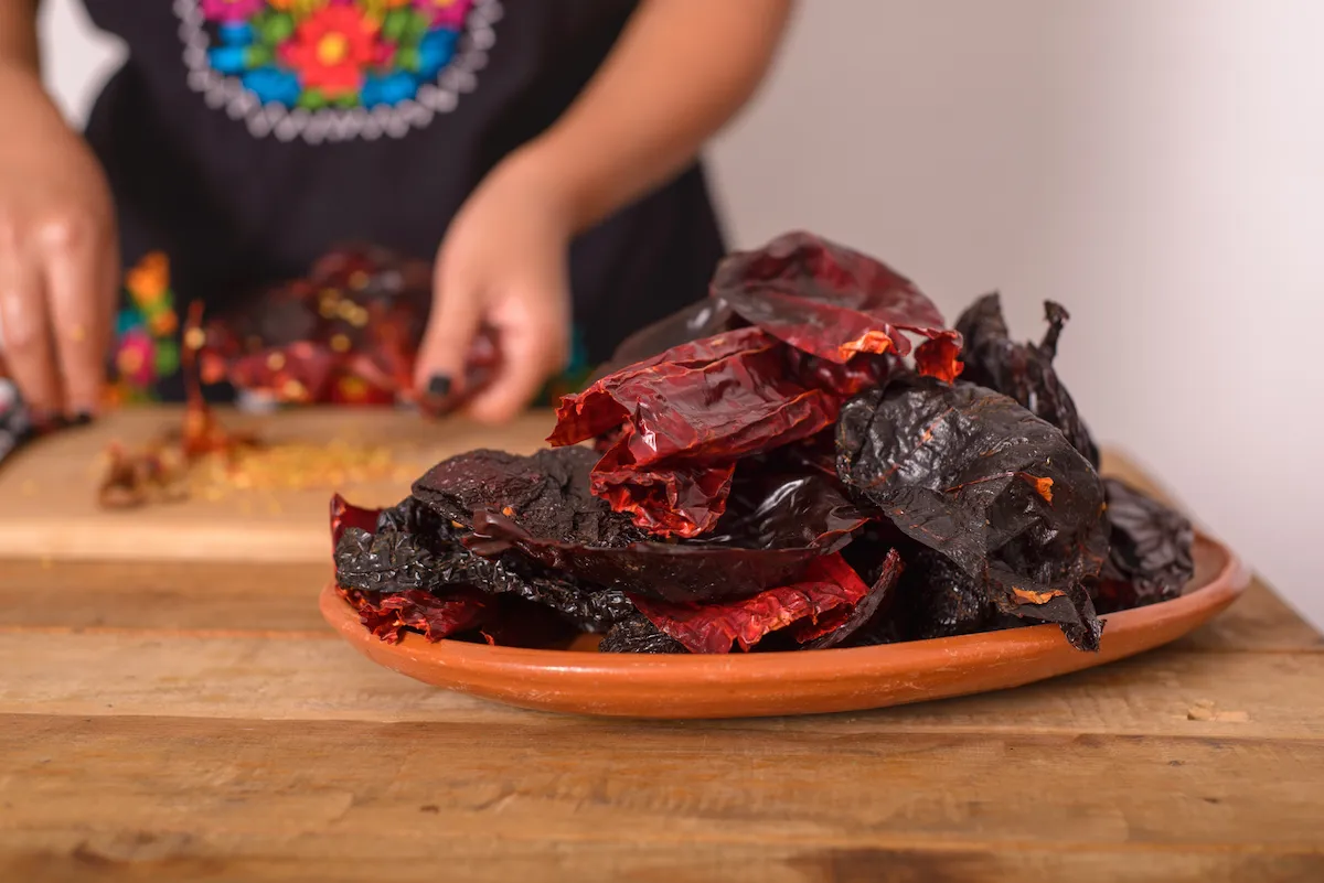 el chile guajillo se usa para hacer masa de enchiladas potosinas