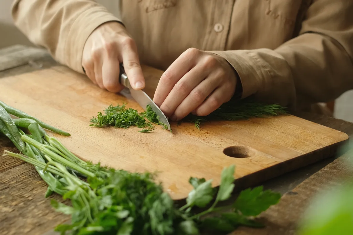 para mantener tu tabla de madera es importante aplicar aceite de linaza