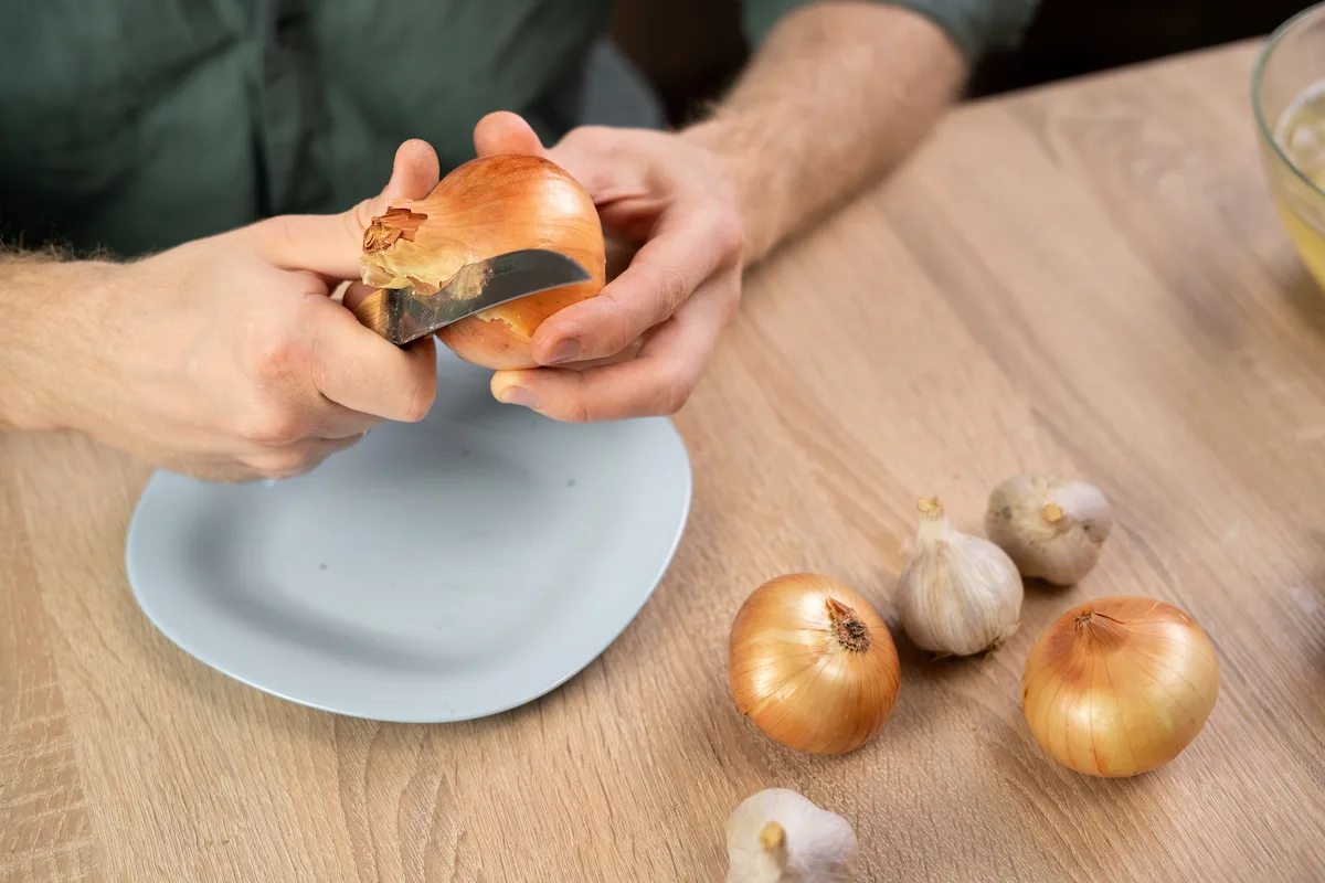 cómo conservar cáscaras de cebolla