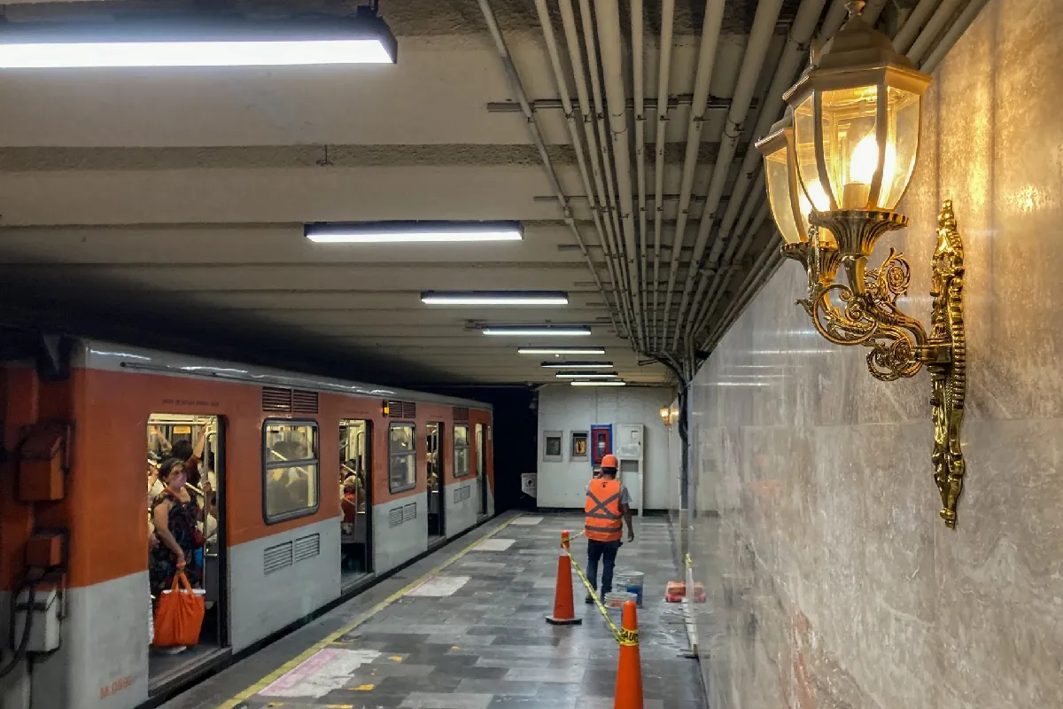 ¿Cuánto costaron los candelabros y faroles de la estación Hidalgo?
