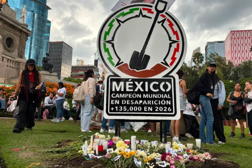 Las familias de los desaparecidos y colectivos abrieron una petición en Change.org en respuesta para que el gobierno vuelva a instalar el antimonumento