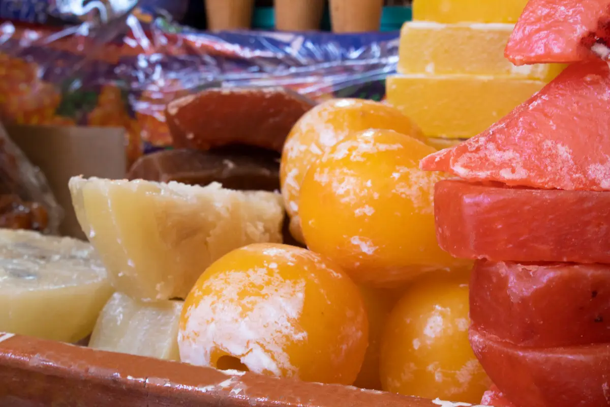 Fruta cubierta por azucar cristalizada