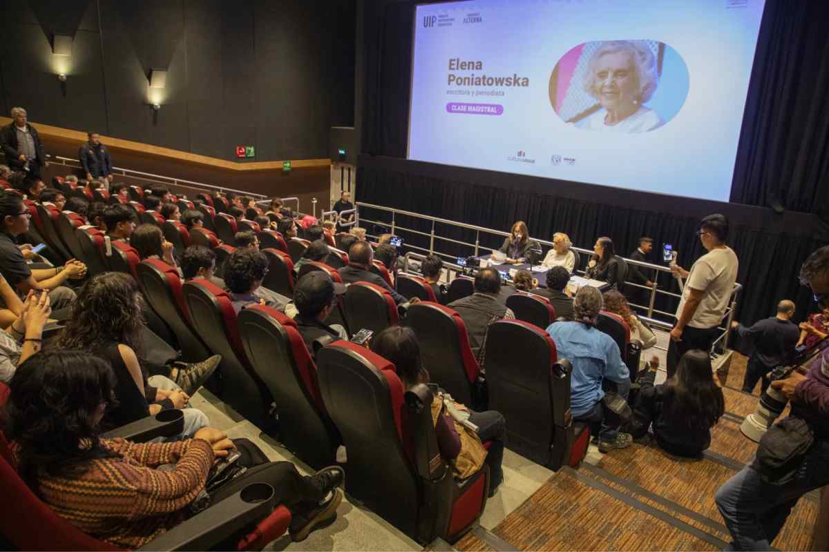 Con anécdotas y humor, Elena Poniatowska compartió secretos del oficio periodístico. (Foto: Corriente Alterna / Adriana Kong)