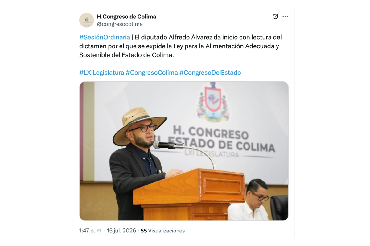 Hombre sobre un estrado