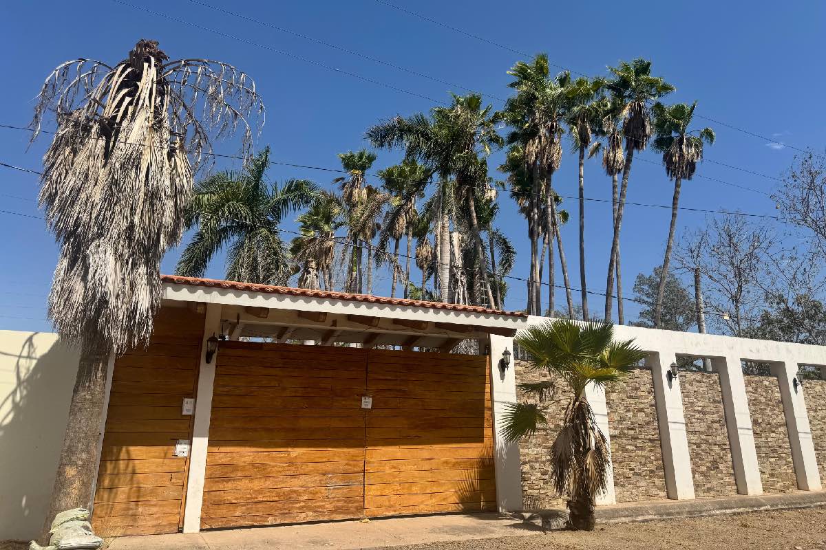 Vivienda en el fraccionamiento de lujo de Huertos del Pedregal, donde fue secuestrado El Mayo Zambada y donde fue asesinado Héctor Cuen