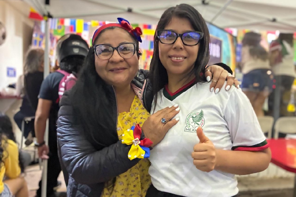 Lucía Peñafiel, ecuatoriana, y Ana Martínez, mexicana