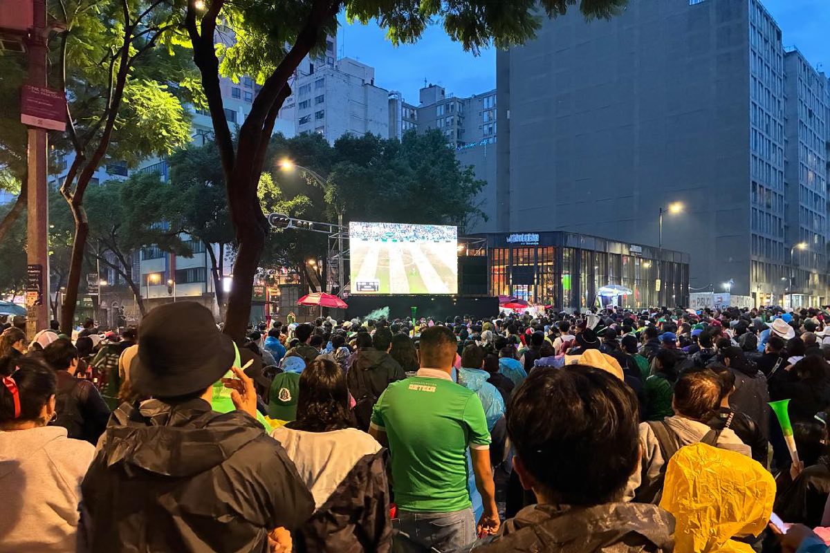 Algunos aficionados aseguraron estar feliz porque México llegó al quinto partido en el Mundial