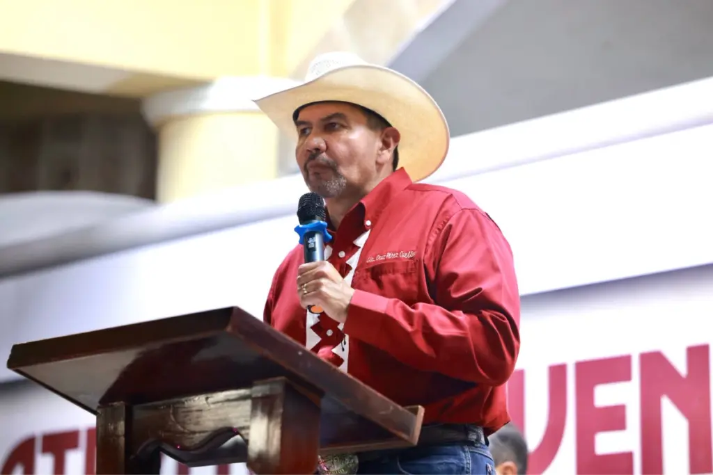 Cruz Pérez Cuéllar busca contender por la gubernatura de Chihuahua. Foto: Facebook