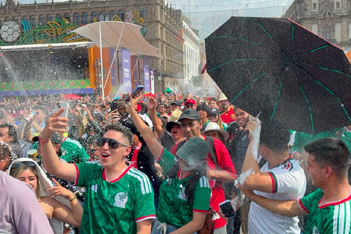 La afición mexicana, siempre dispuesta a celebrar