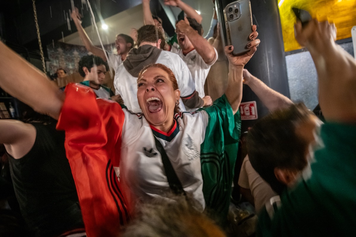 También los mexicanos celebraron a todo pulmón las anotaciones de la Selección Nacional