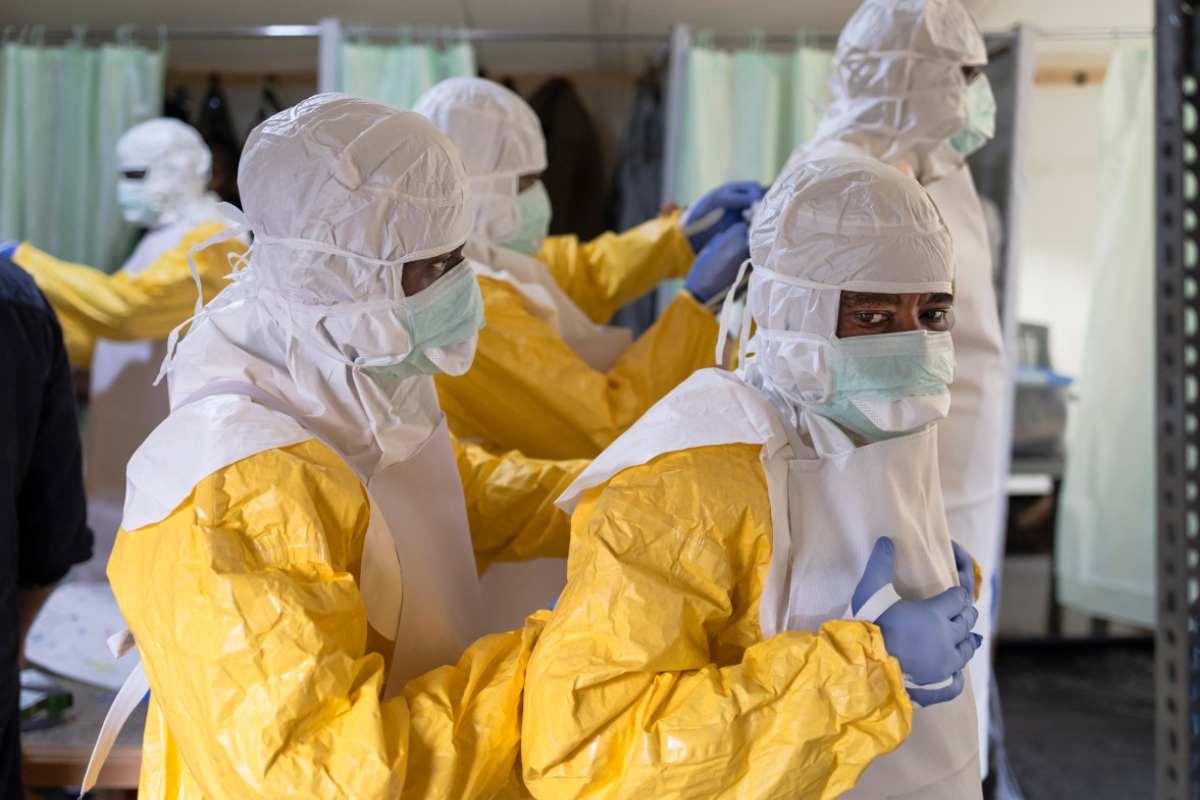 La Organización Mundial de la Salud advierte que la magnitud real del brote de ébola en el Congo podría ser hasta cuatro veces mayor a las cifras oficiales.