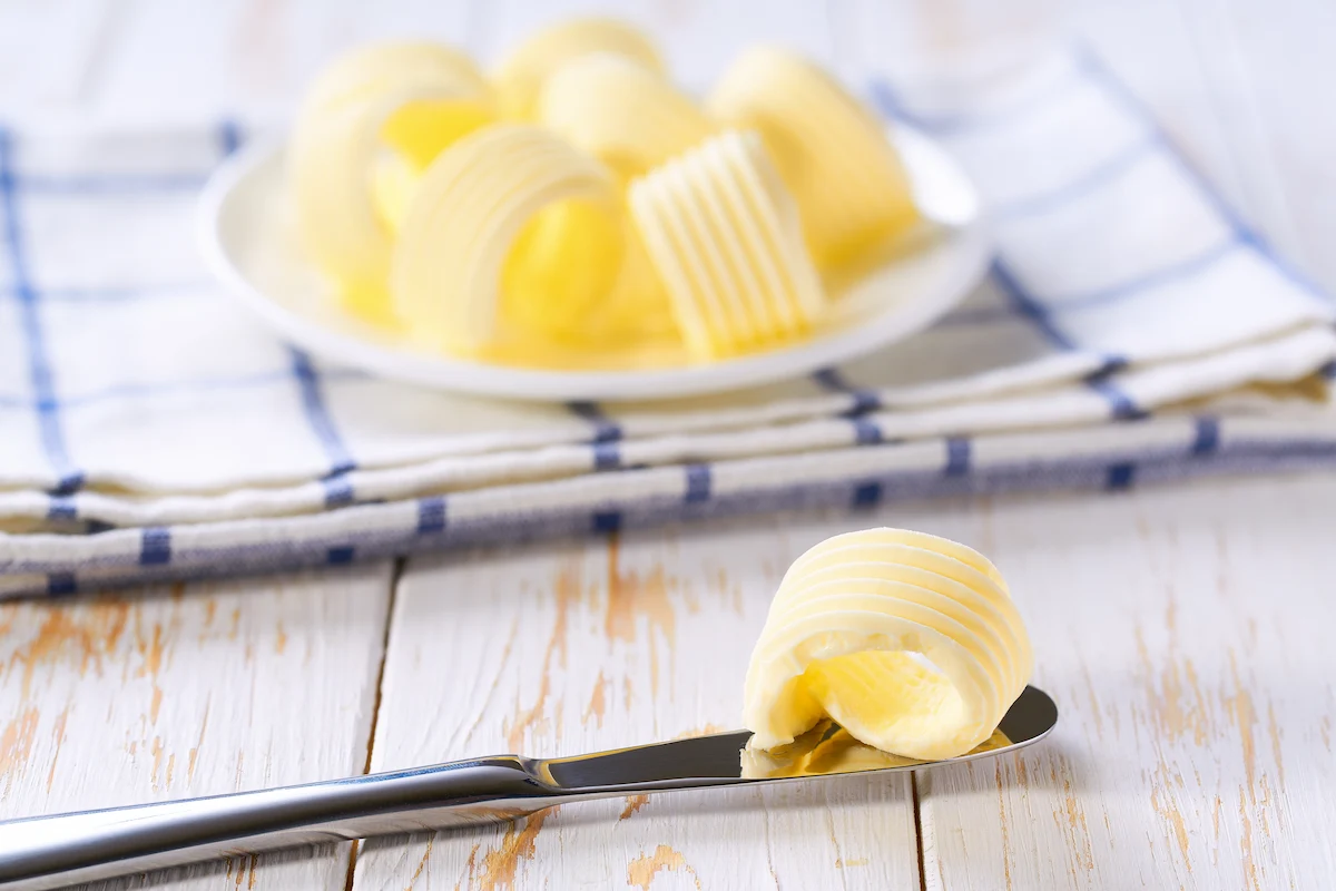 margarina y mantequilla opciones de grasa para cocinar