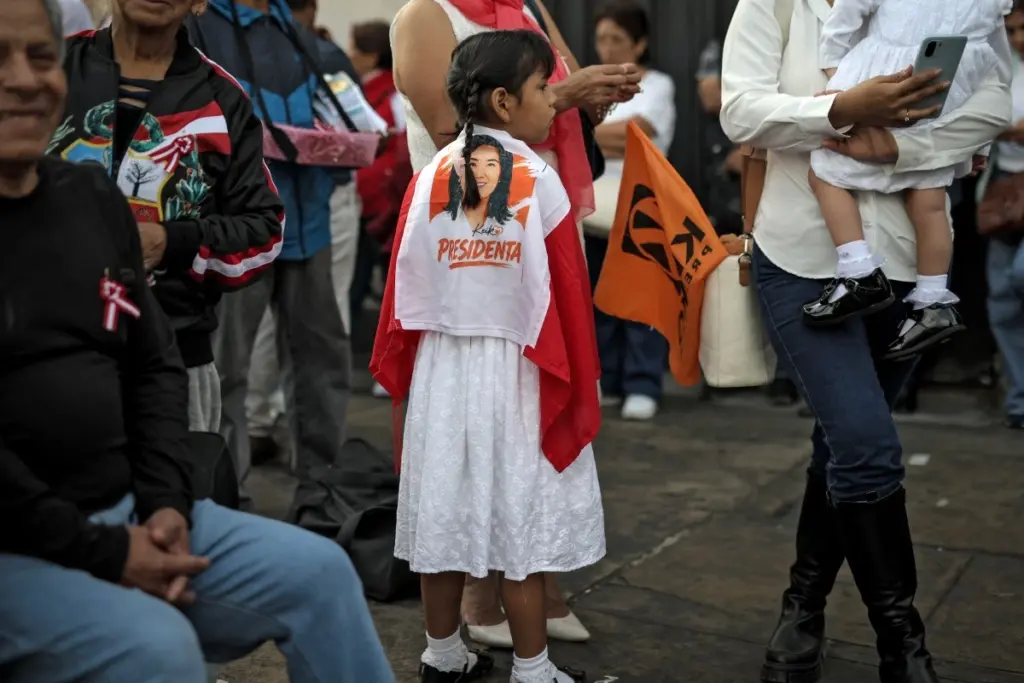 La segunda presidenta mujer en Perú obtuvo una victoria del 50.13% de votos sobre el 49.86% de su contrincante Roberto Sánchez. 