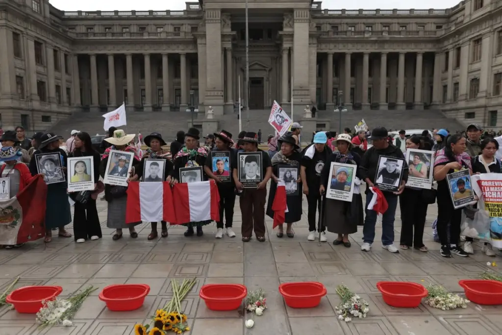 Muchas personas han mostrado su desaprobación sobre tener representantes de algún clan de origen japonés, acusándolos de ser parte de la inestabilidad de Perú.