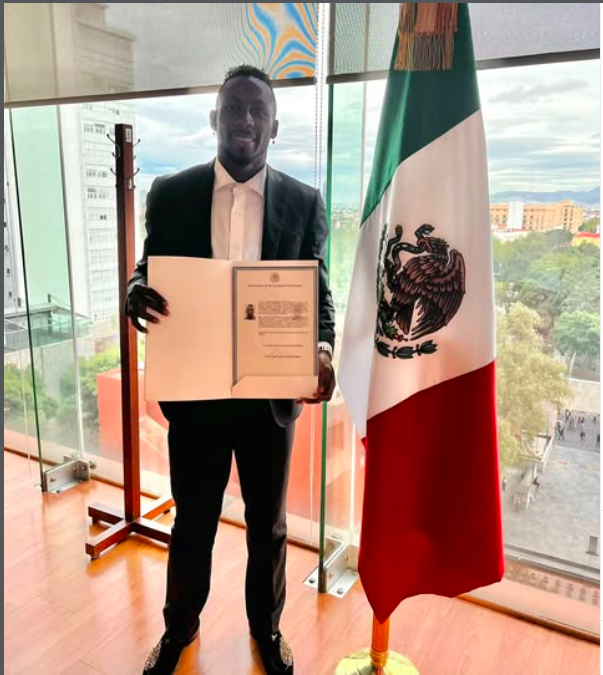 Julián Andrés Quiñones es mexicano por naturalización; decir lo contrario es desinformar sobre personas migrantes, racismo y xenofobia