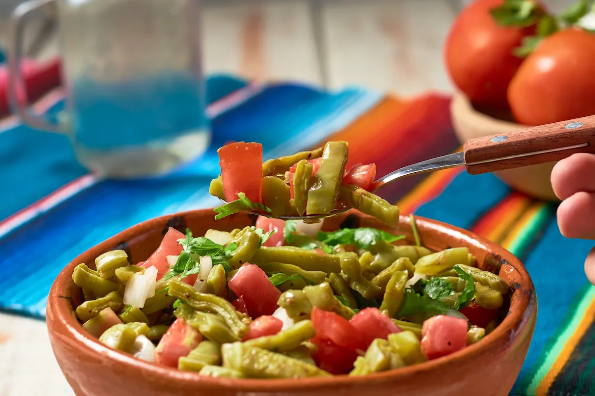 receta de ensalada de nopales de Chepina Peralta