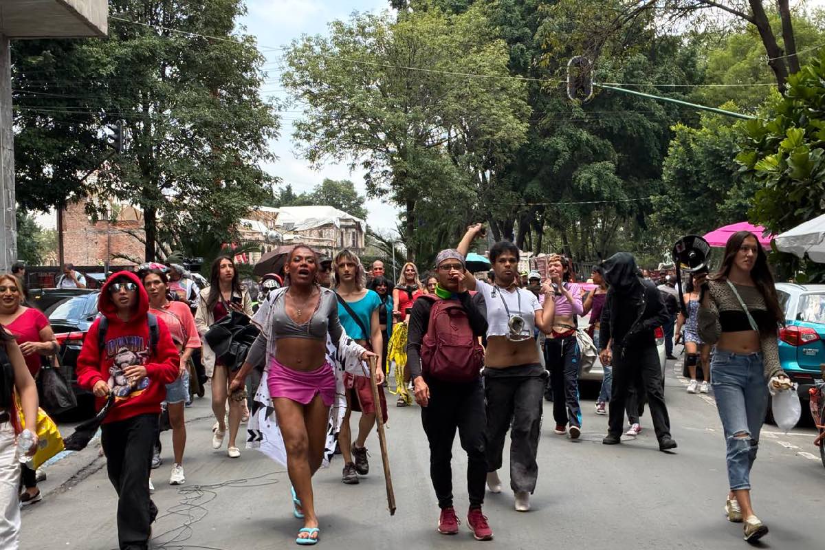 "Aquí está la resistencia trans, así se ve la furia NB", gritaban las manifestantes