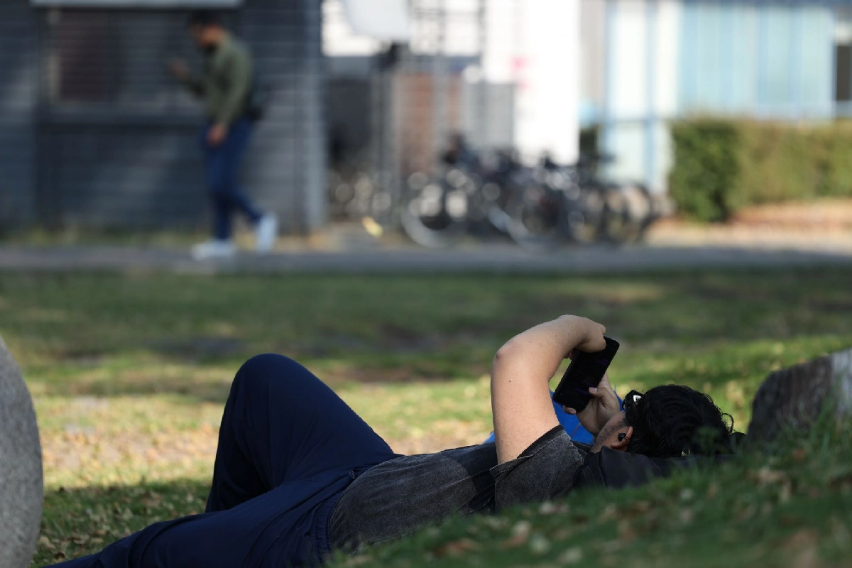 La iniciativa tiene como objetivo disminuir las distracciones digitales, mejorar la concentración y proteger la salud de los alumnos frente al uso problemático de las redes sociales.