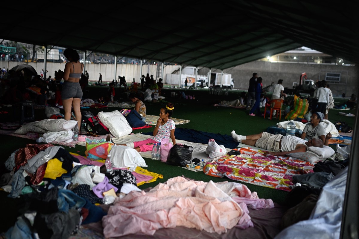Refugio en el complejo deportivo José María Vargas en Maiquetía, estado de Vargas, Venezuela