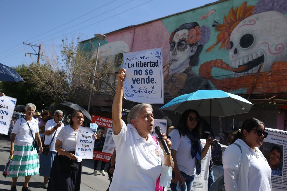 Activistas, integrantes de organizaciones civiles y ciudadanos marcharon en Ciudad Juárez para visibilizar la trata de personas