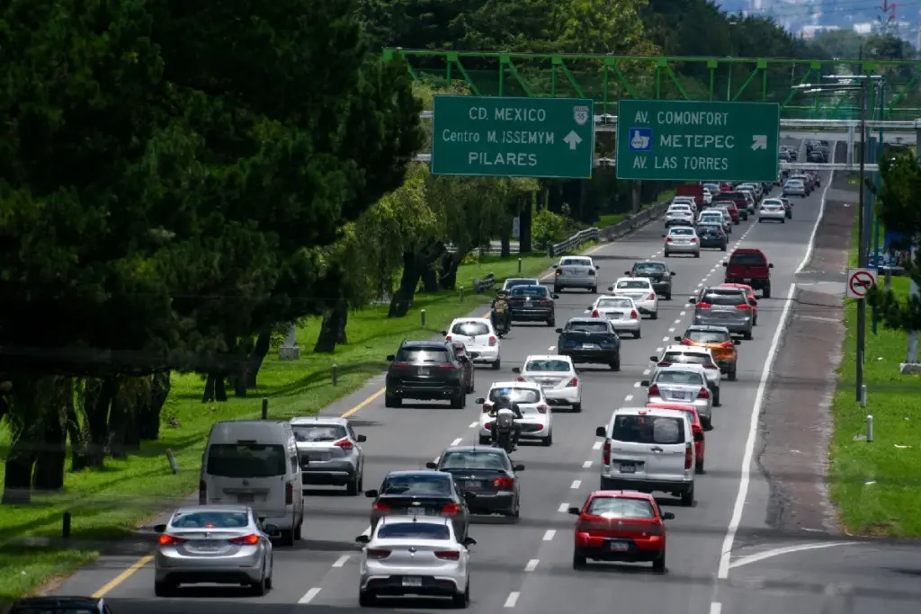 Los vehículos de engomado amarillo y terminación de placas 5 y 6 son los primeros que requerirán la verificación vehicular y su fecha límite es hasta el 31 de agosto. Foto: Cuartoscuro