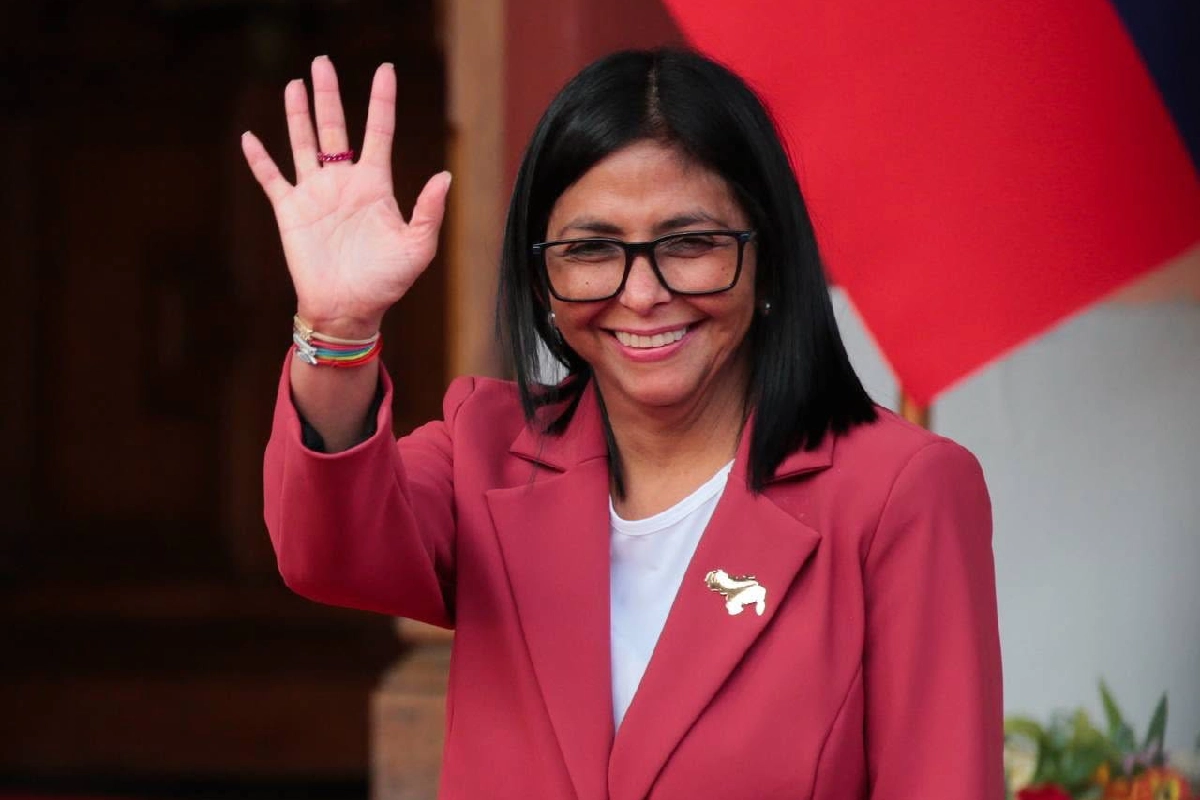 La decisión de abandonar el Estatuto de Roma se da en medio de la investigación formal que mantiene la corte por posibles crímenes de lesa humanidad cometidos durante el gobierno de Nicolás Maduro. (Foto: Facebook | Delcy Rodríguez)