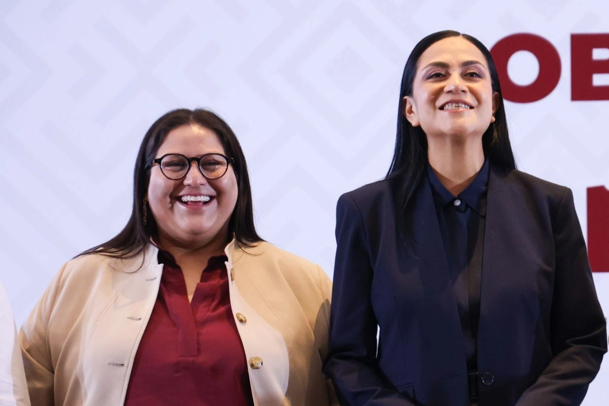 Ariadna Montiel y Citlalli Hernández sonriendo 