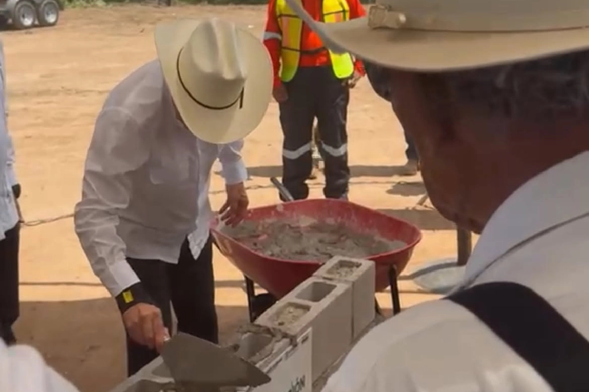 Colocan primera piedra del Hospital del Río Sonora; comunidades piden concluirlo
