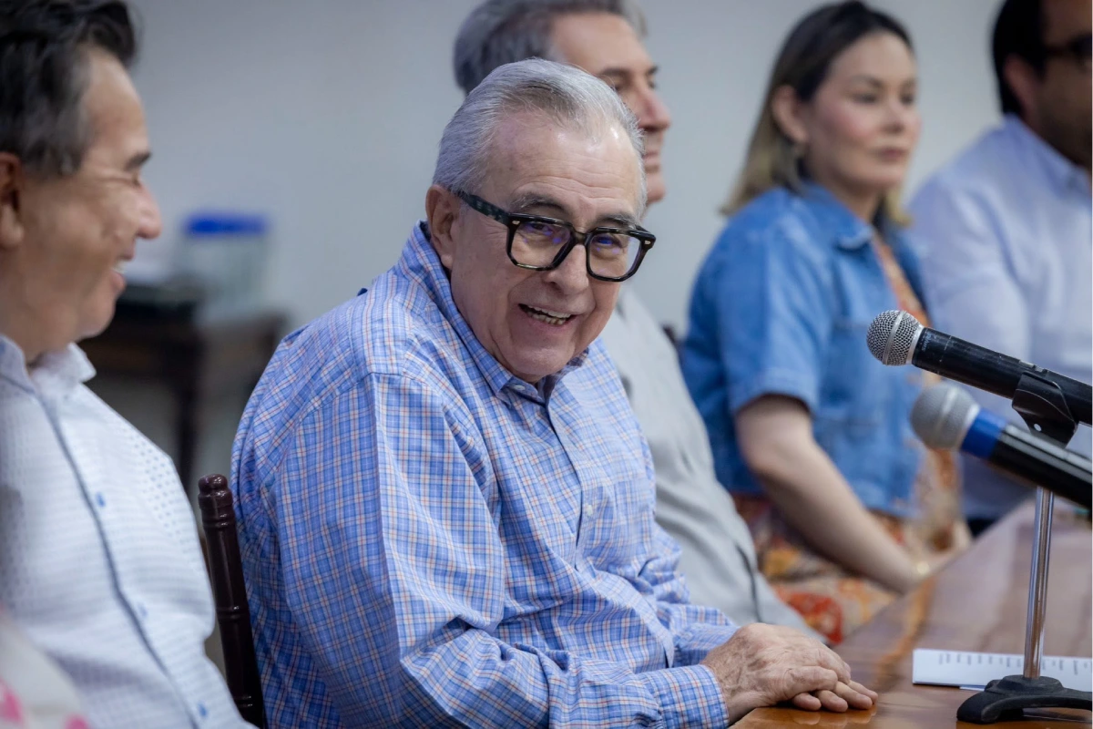 Congreso de Sinaloa aprueba nueva indefinida de Rubén Rocha como gobernador