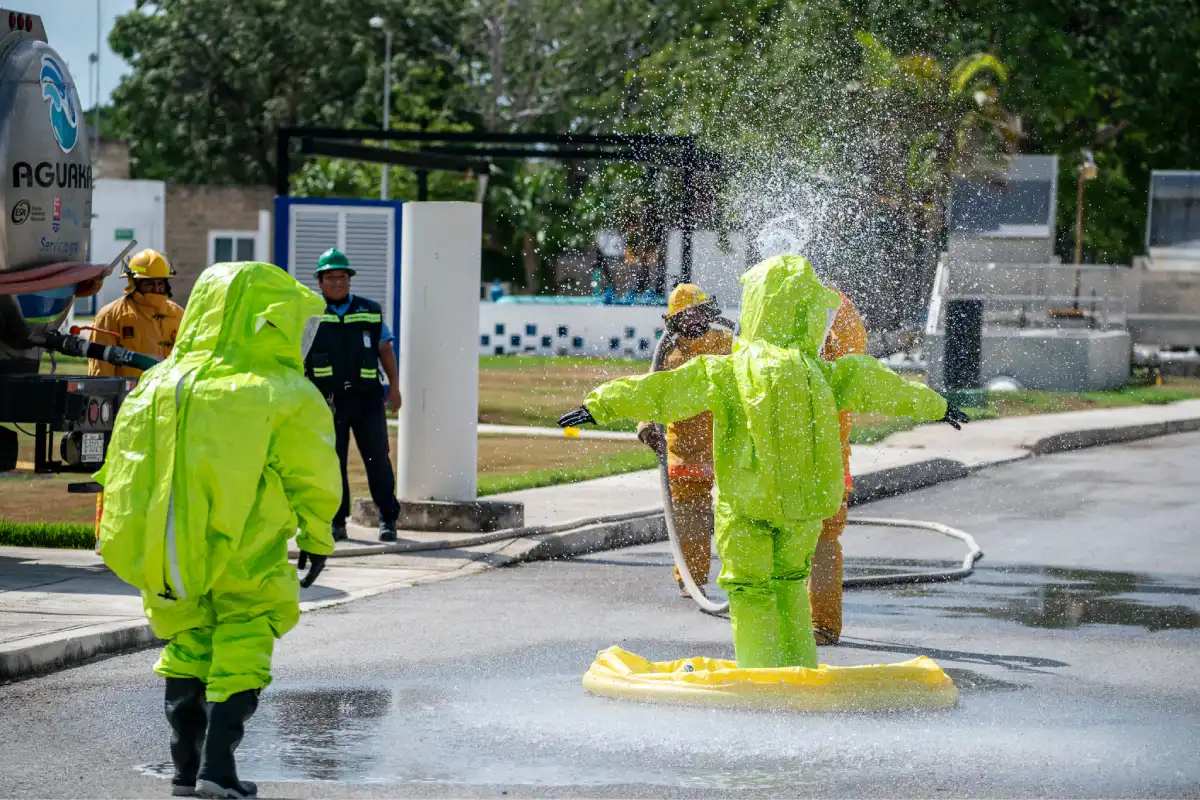 Un simulacro por fuga de cloro fue realizado por el personal del sistema de agua potable. Foto cortesía de Aguakan.