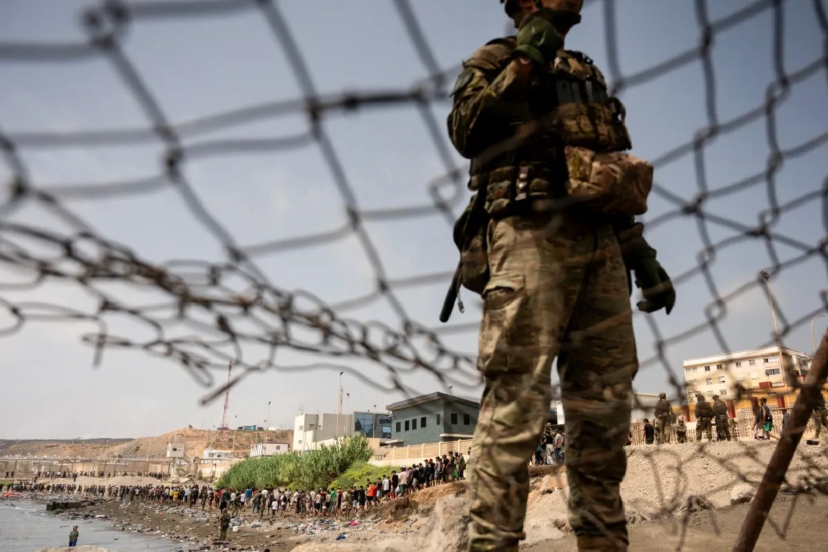 España toma control fronterizo con Italia por crisis migratoria