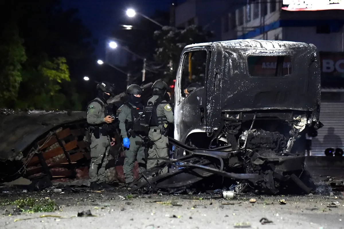 Explosión de autobomba deja 11 heridos en Colombia; presidente electo condena atentado | Animal Político
