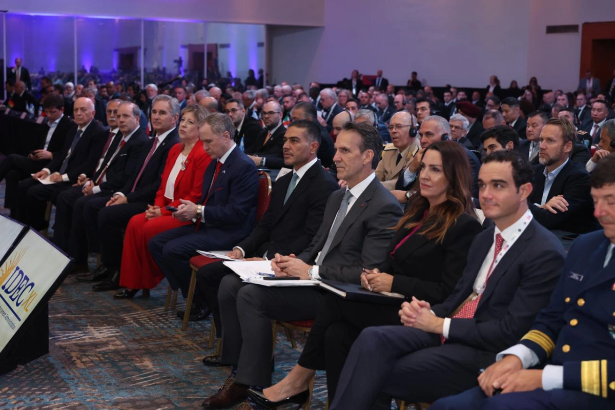 Harfuch destaca baja de homicidios y decomisos en foro de la DEA