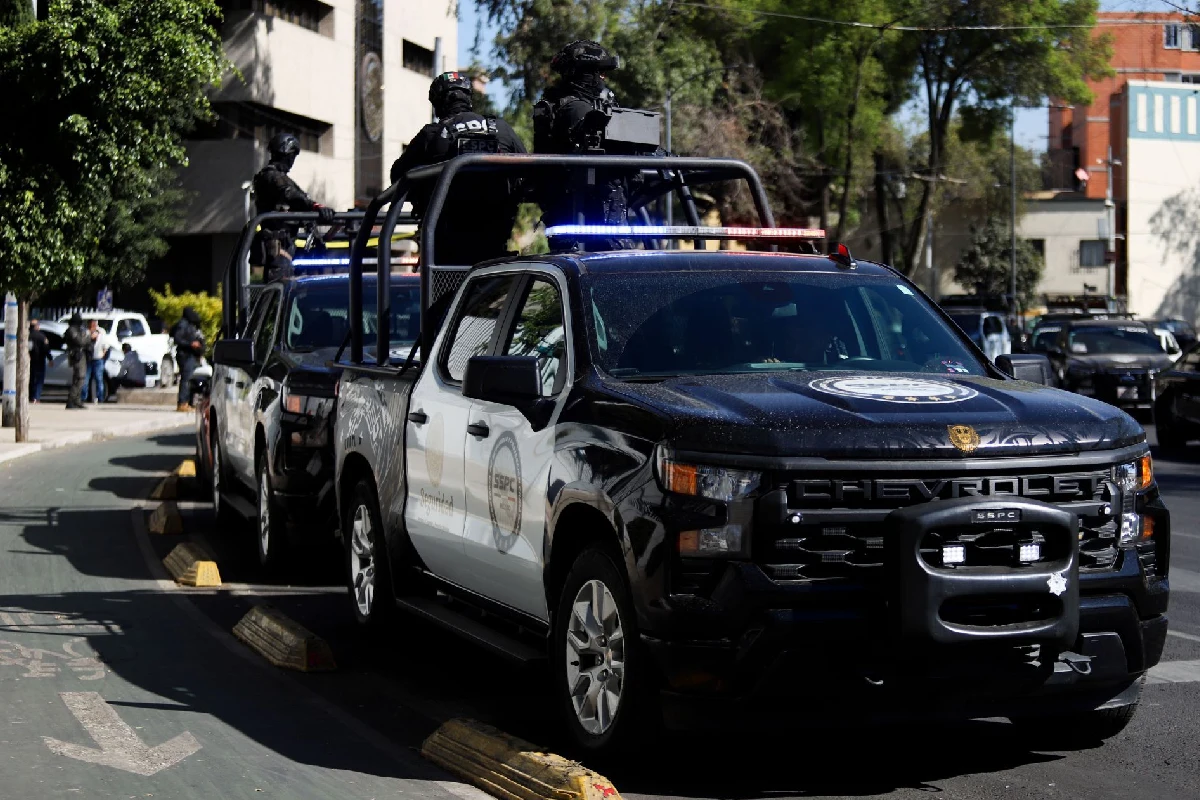 Harfuch destaca baja de homicidios y decomisos en foro de la DEA