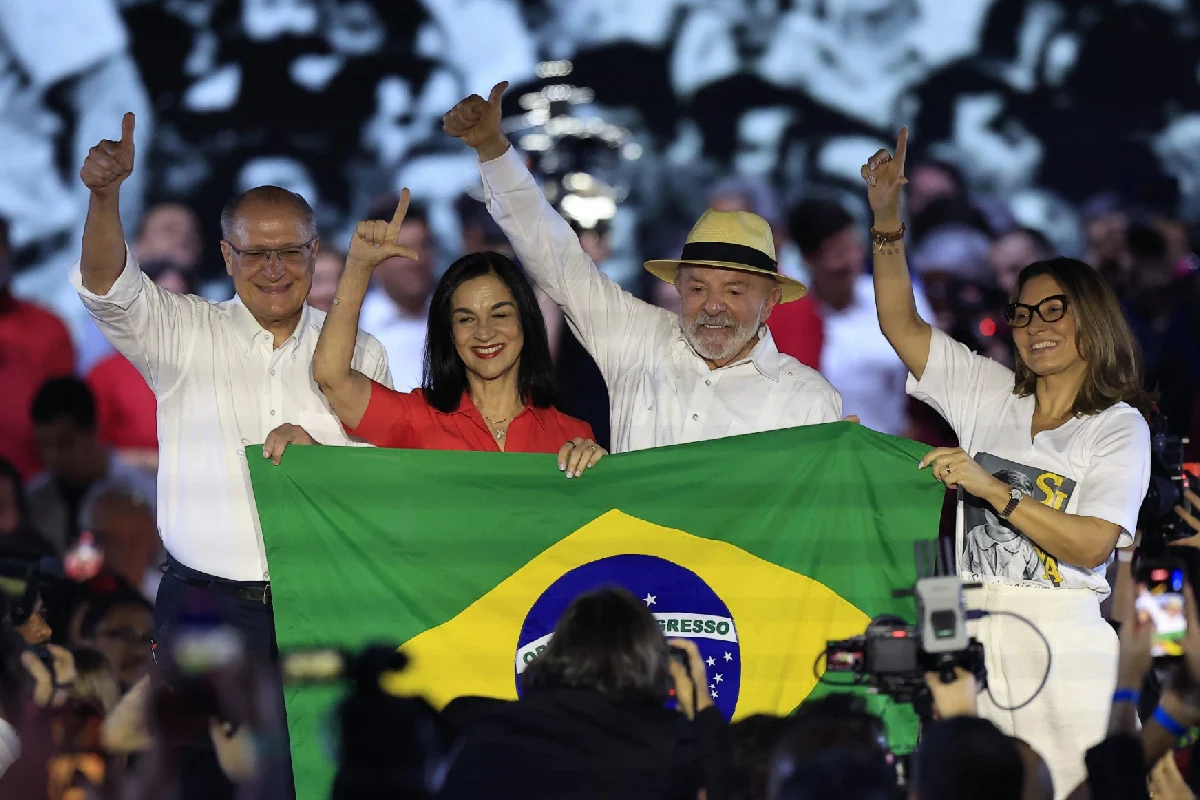 Lula oficializó su candidatura en Brasil