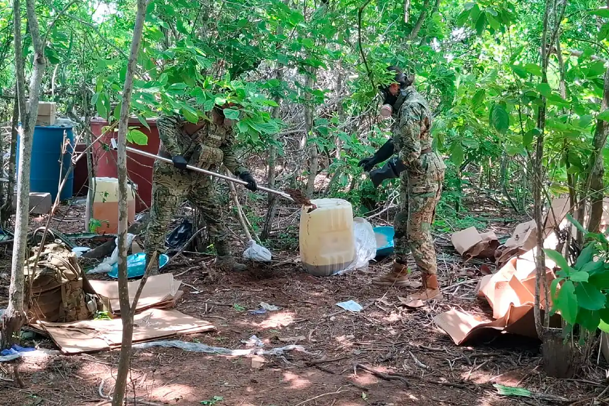Marina asegura 4.4 toneladas de cocaína y destruye laboratorio clandestino
