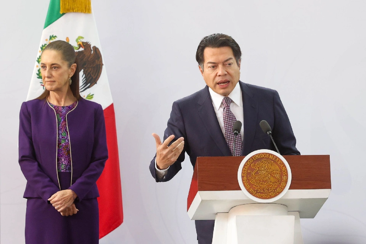 Mario Delgado junto a Claudia Sheinbaum en conferencia de prensa 