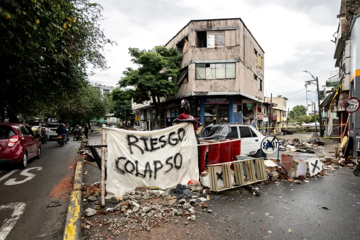 Mueren dos mexicanos por sismo en Colombia