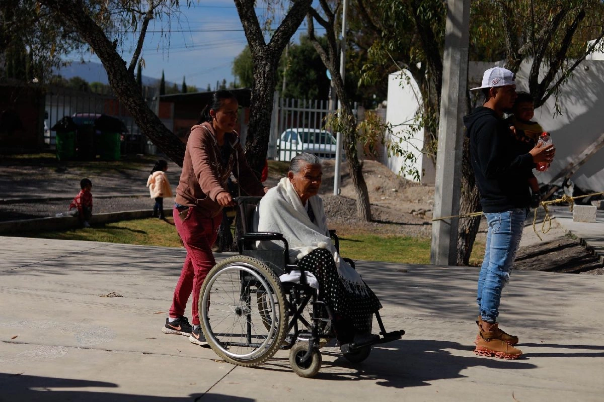 “No existe un sistema de cuidados”: persiste el limbo legislativo que condena a las mujeres a la precariedad y sobrecarga