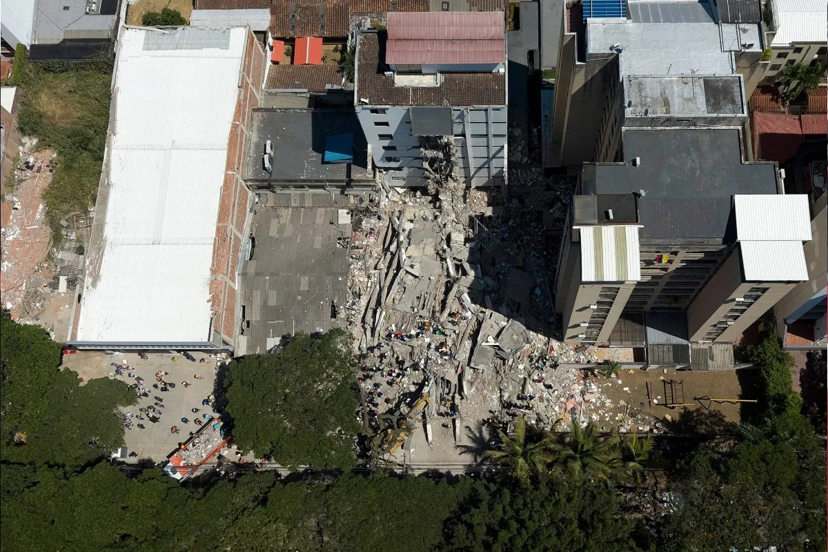 Pereira, una "ciudad zombie" devastada por el terremoto en Colombia
