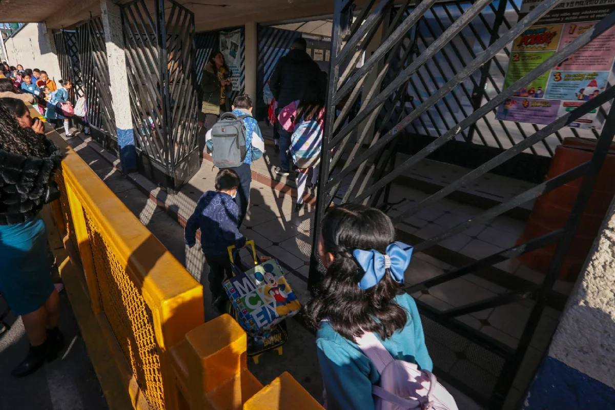 Regreso a clases uso celulares Sheinbaum