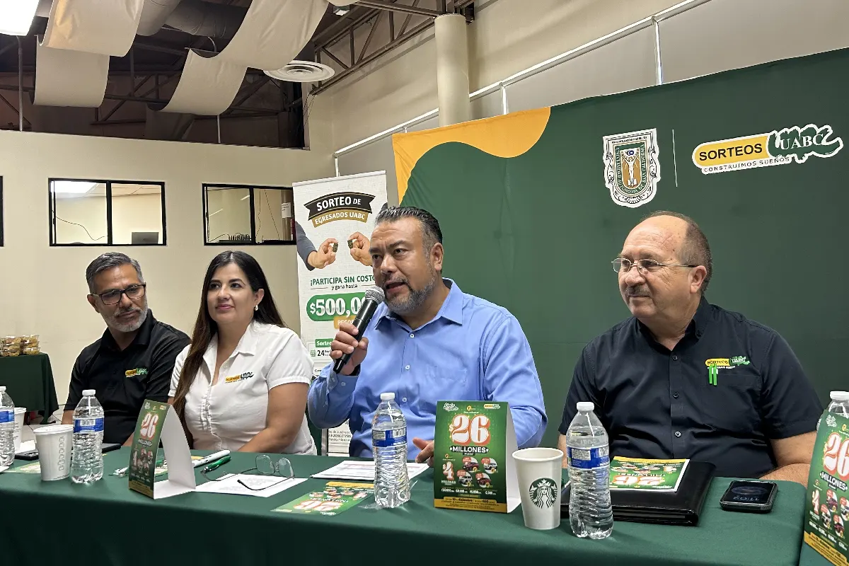 El coordinador general de la UABC, Jesús Isaac Cadena, dijo que 100 estudiantes serán beneficiados. Foto Valeria Ugarte Osuna.