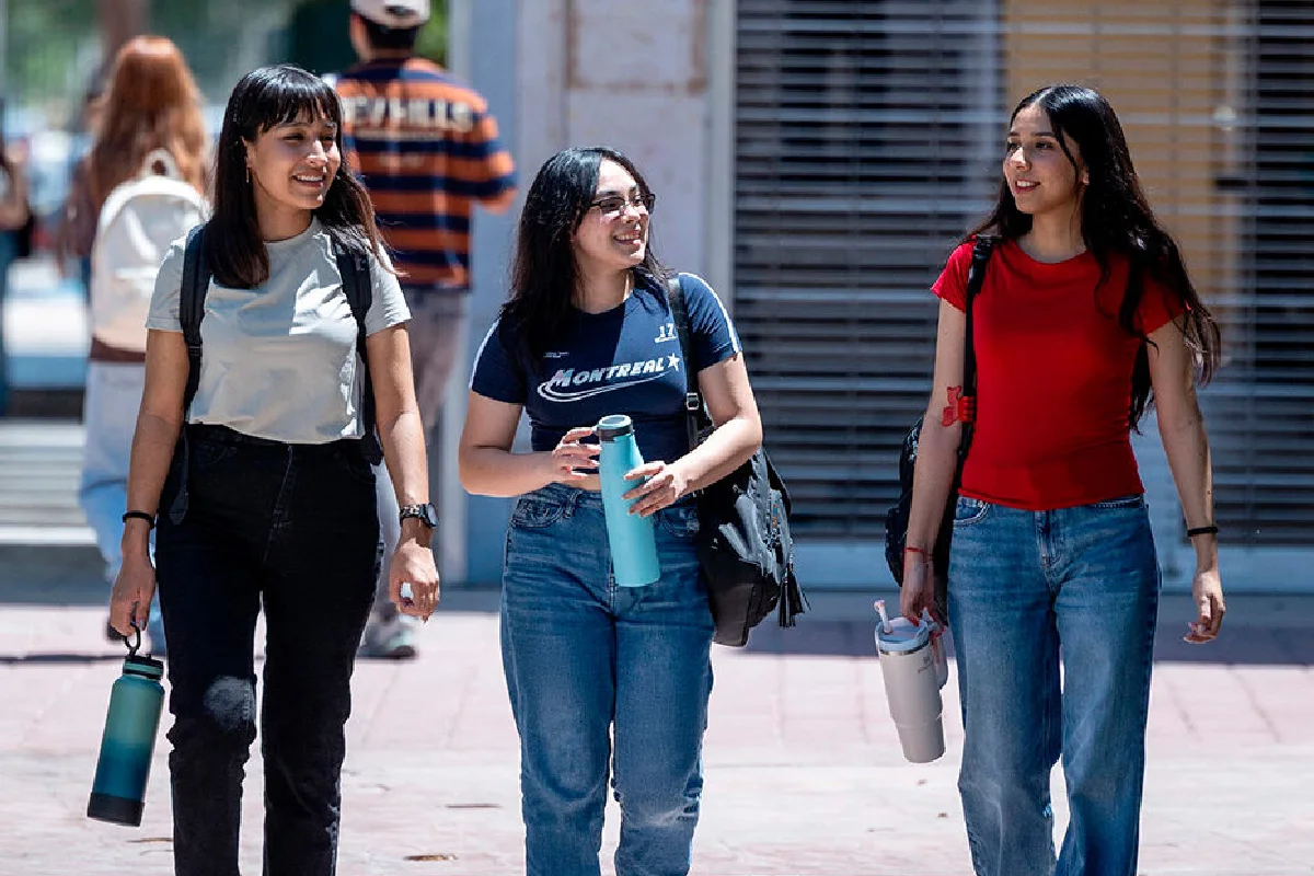 Estudiantes, en los distintos campus de la UABC, recibirán la beca. Foto cortesía de UABC.